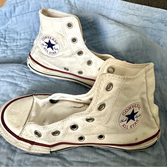 Converse Classic Chuck Taylor ALL STAR High tops in WHITE. Gently Used - Picture 1 of 8